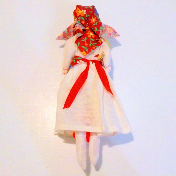 Vintage Croatian Souvenir Doll in Traditional Dress - Picture 4 of 4